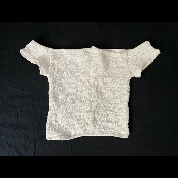 Off white top from Billabong and never worn! It’s an XS! - Picture 2 of 2